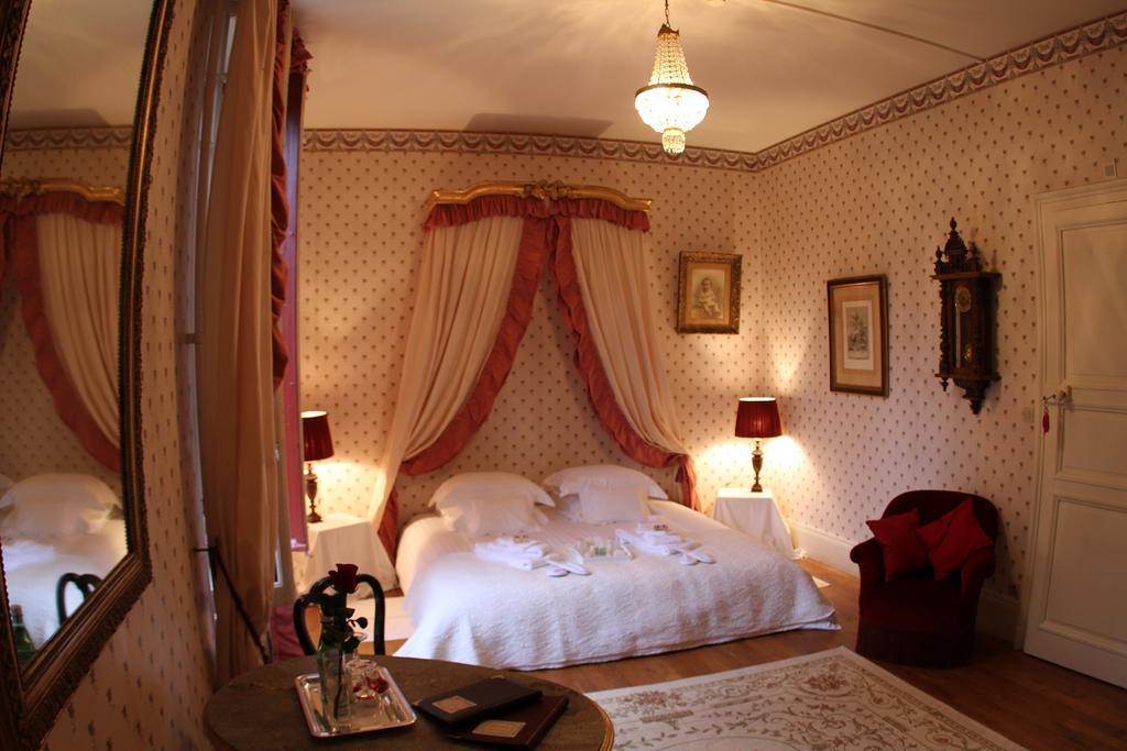 Chateau Du Breuil Bed and Breakfast Gevrolles Habitación foto