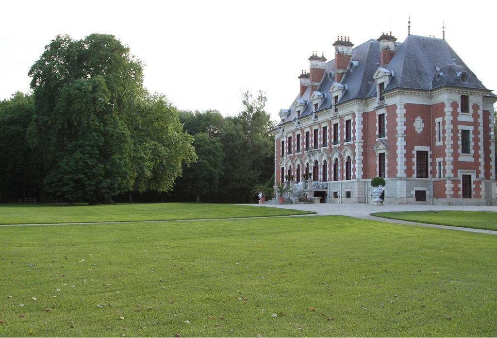 Chateau Du Breuil Bed and Breakfast Gevrolles Exterior foto
