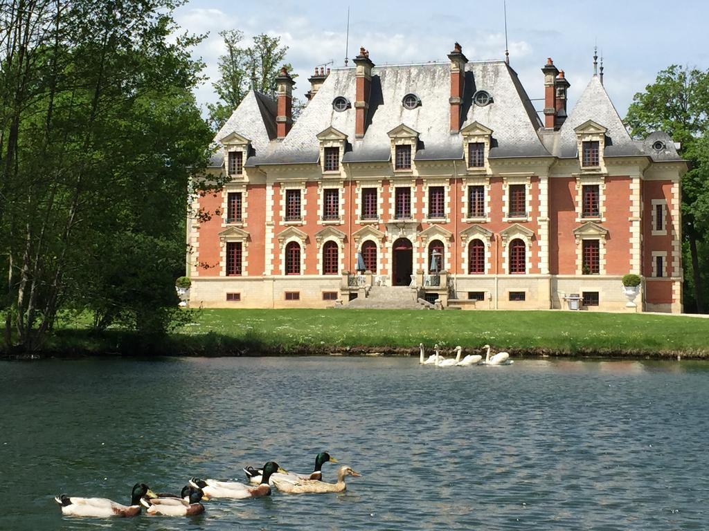 Chateau Du Breuil Bed and Breakfast Gevrolles Exterior foto